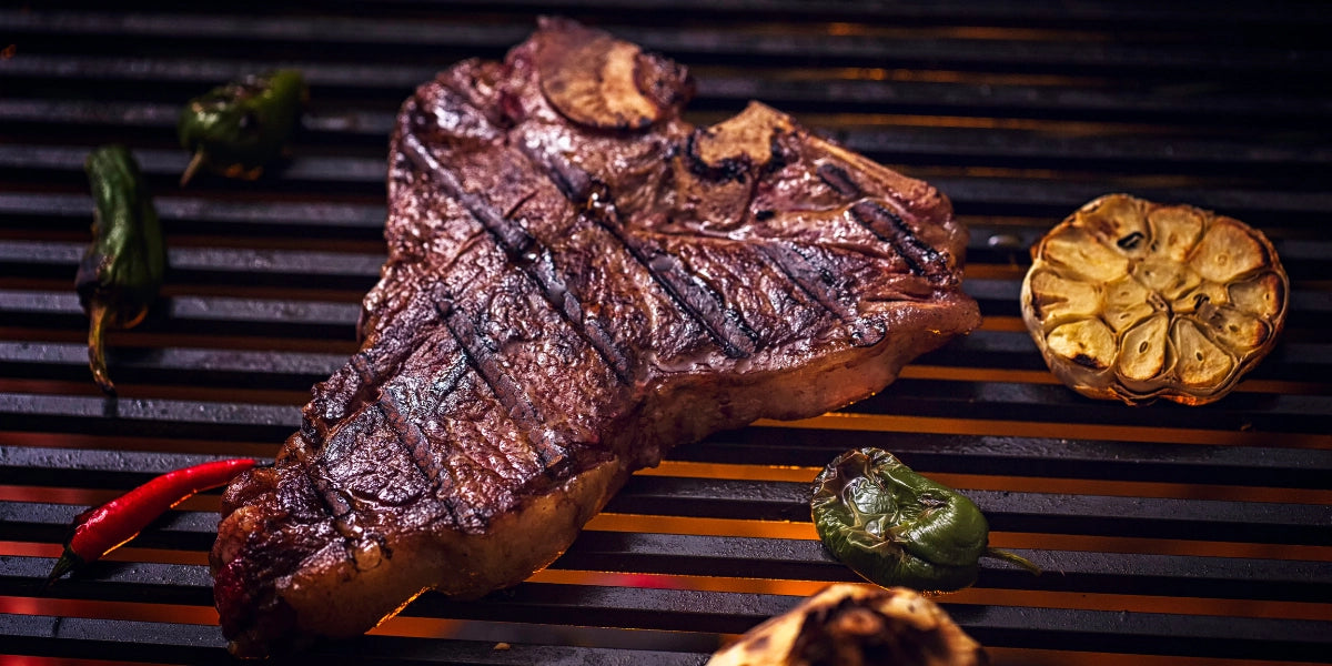 T-Bone Steak auf Grillrost