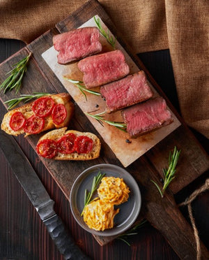 Red Heifer Filetsteak, 3 Wochen Dry Aged auf Holzplatte
